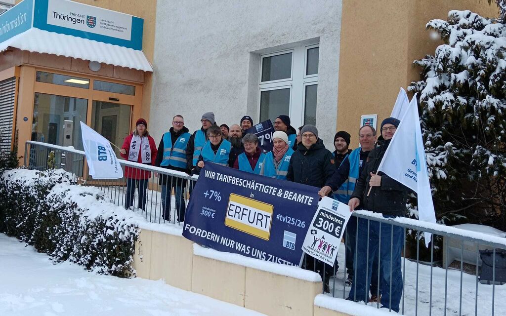 Die Gruppe Erfurt im Schnee zum Gruppenfoto aufgestellt